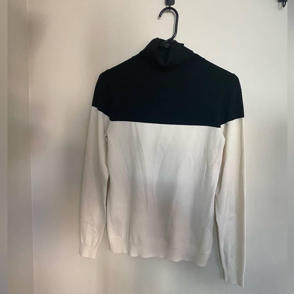 Ann Taylor Black and White TurtleNeck Sweater (S)
